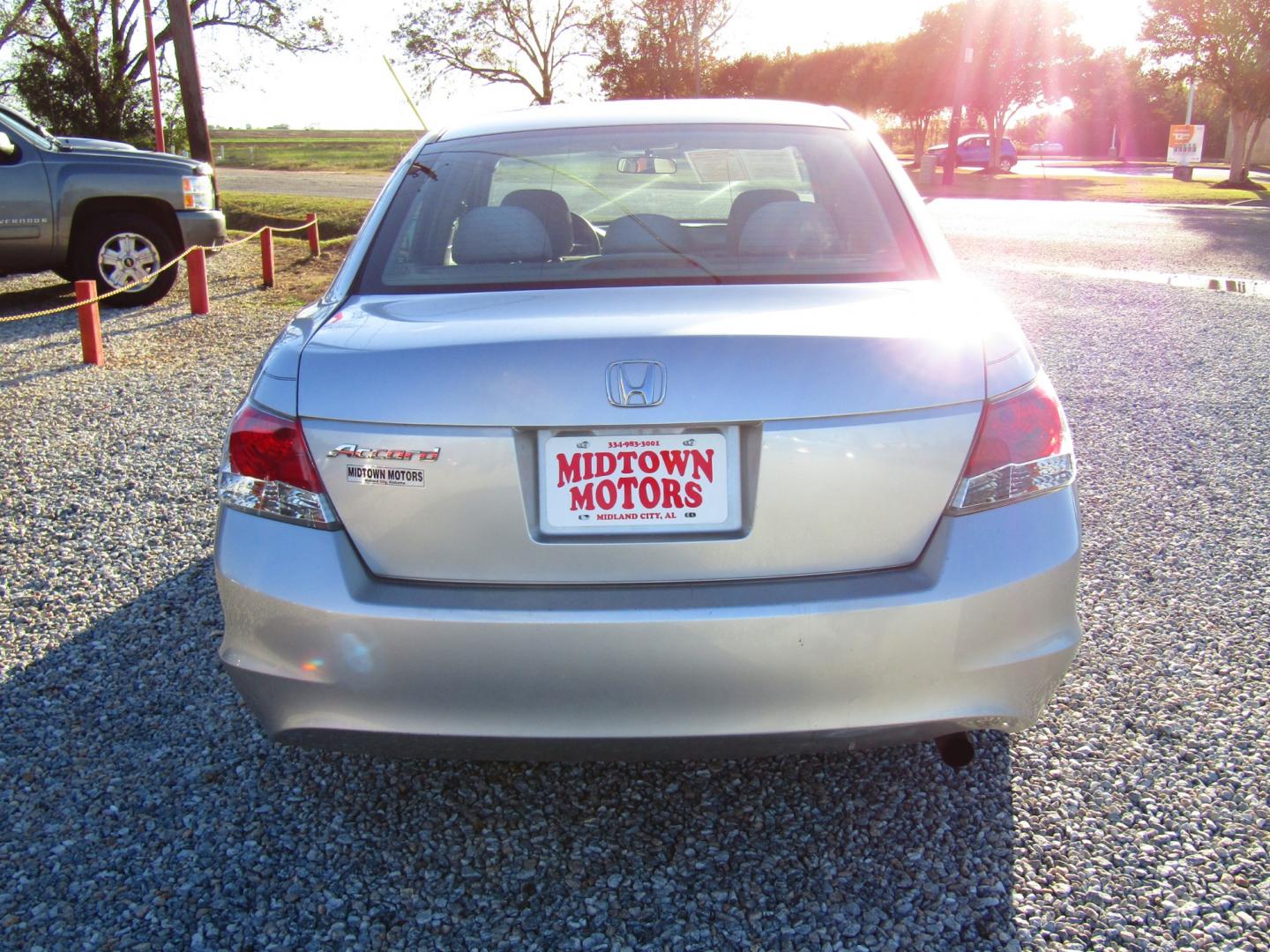 2008 Silver /Gray Honda Accord LX-P Sedan AT (1HGCP264X8A) with an 2.4L L4 DOHC 16V engine, Automatic transmission, located at 15016 S Hwy 231, Midland City, AL, 36350, (334) 983-3001, 31.306210, -85.495277 - Photo#4